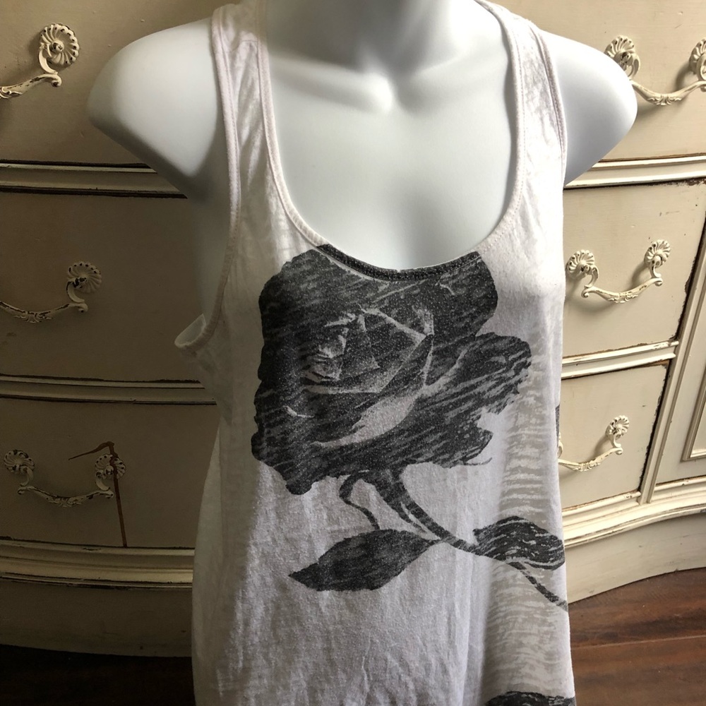 White/Black Rose Top 🥀